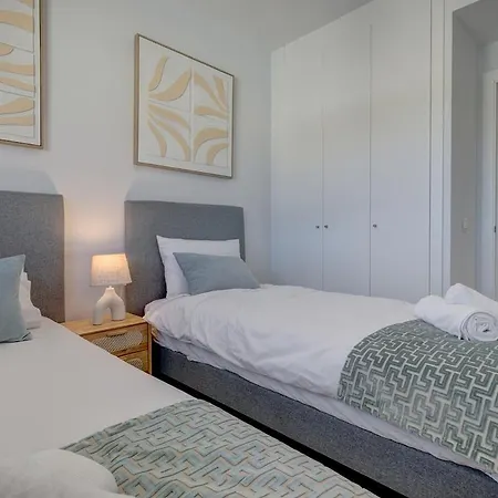 Stylish Floor 2 Bedroom Escape In 公寓