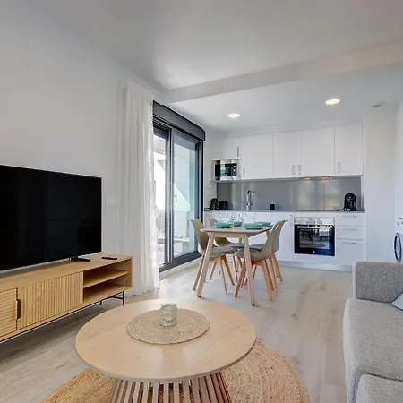 Stylish Floor 2 Bedroom Escape In 公寓