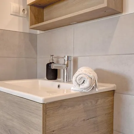 Διαμέρισμα Stylish Floor 2 Bedroom Escape In