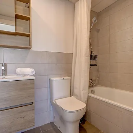 Stylish Floor 2 Bedroom Escape In Εστεπόνα